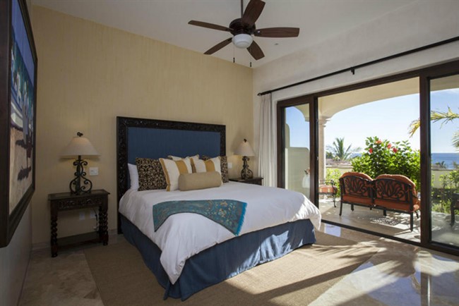 Seaside luxury condo near Puerto Los Cabos Marina