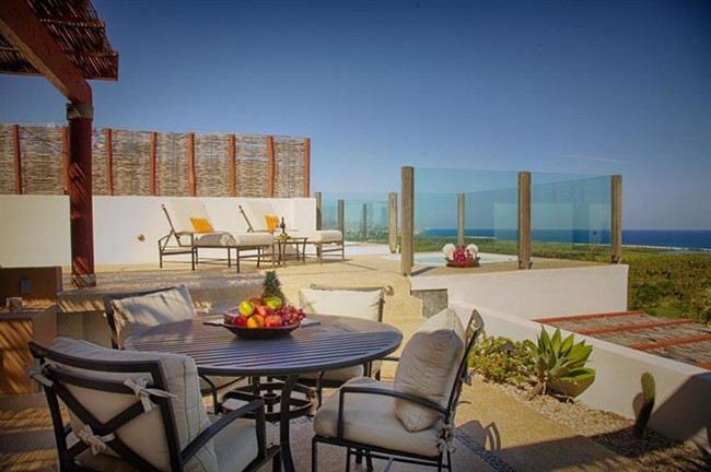 Penthouse Condo W/ Roof Deck & Ocean View