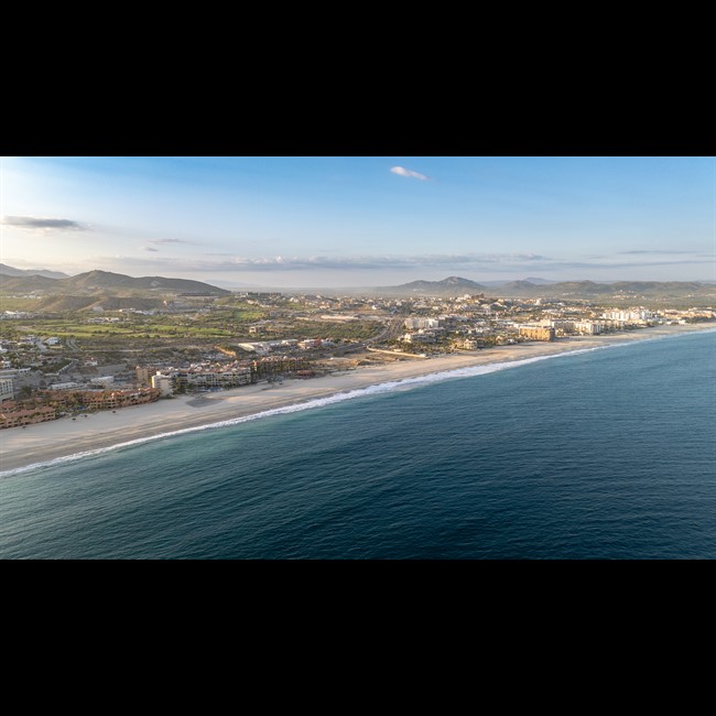 Los Cabos Beachfront Market Report: 2025 Review & 2026 Outlook