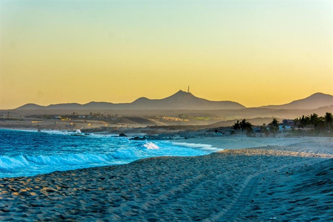 Casa de Omega: Modern House Steps from Pristine Beach. Cabo, Mexico