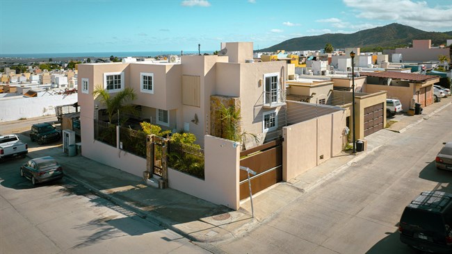 Espacio, alberca y vida práctica en Monte Real, San José del Cabo